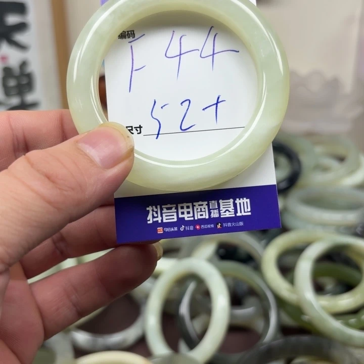 蛇纹石玉未镶嵌手镯44
