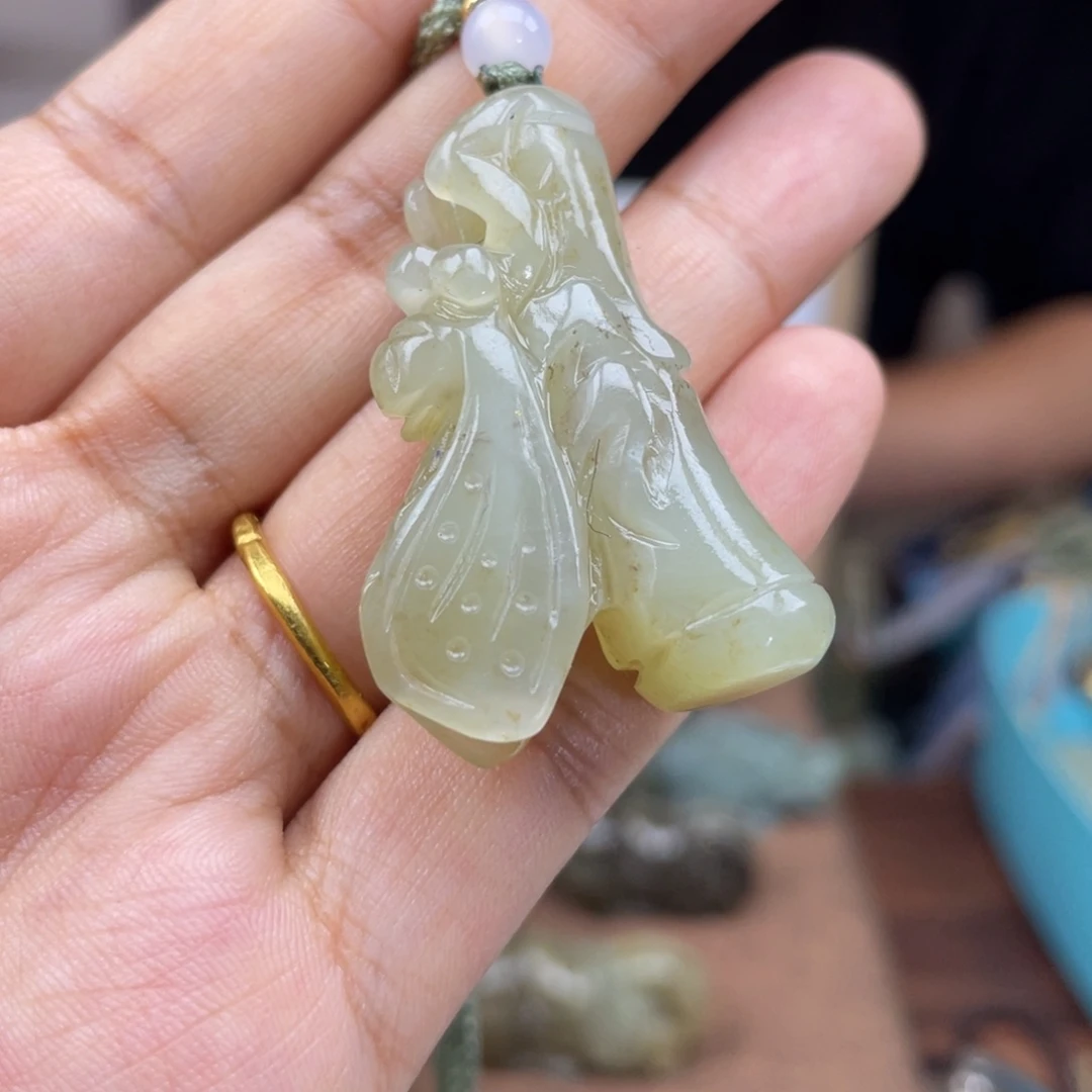 和田玉未镶嵌颈饰