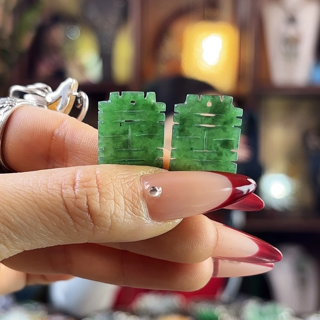 翡翠未镶嵌耳饰亏出不退换