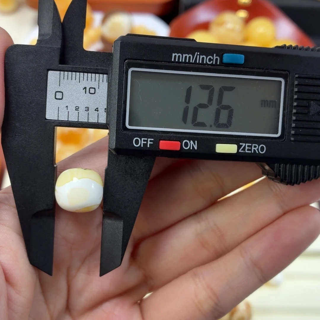 琥珀未镶嵌珠宝奇石乌料瓷白飘花老型12.6mm