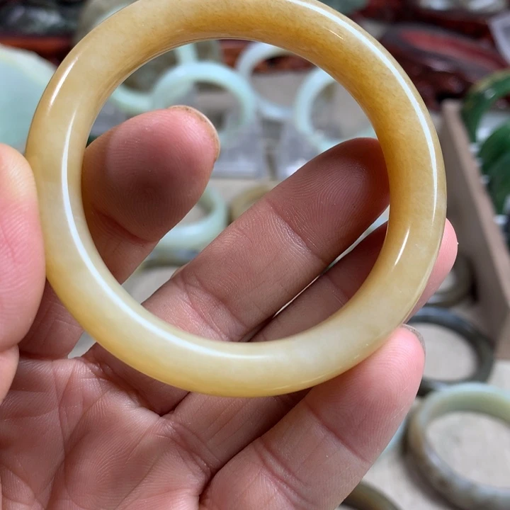 不***悲和田玉（糖玉）未镶嵌手镯