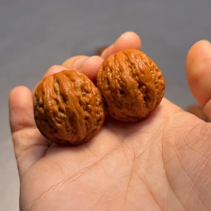 文玩核桃把件双龙纹8240