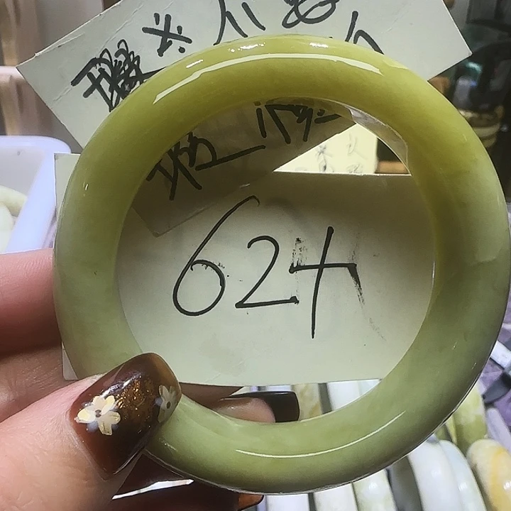 透闪石-蛇纹石玉未镶嵌手镯