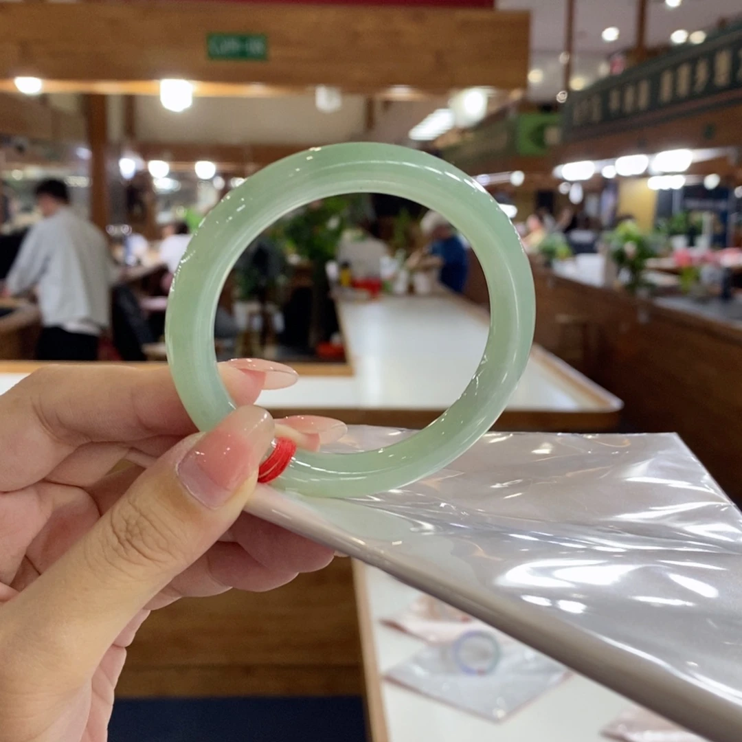 翡翠手镯未镶嵌以****起翡翠