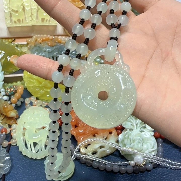 未镶嵌蛇纹石玉吊坠