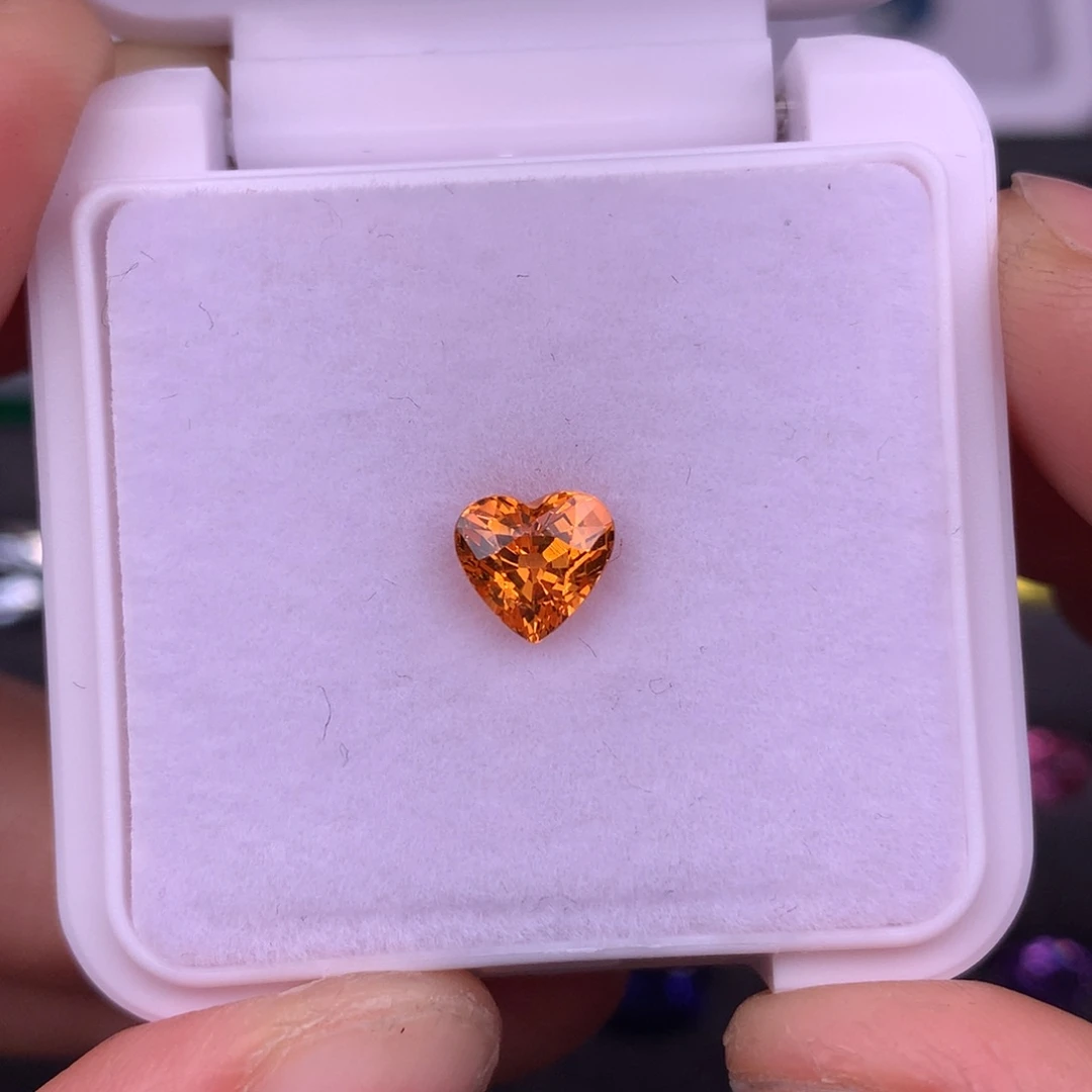 珠宝半成品未镶嵌石榴石（芬达石）1.44ct全净无暇芬达石