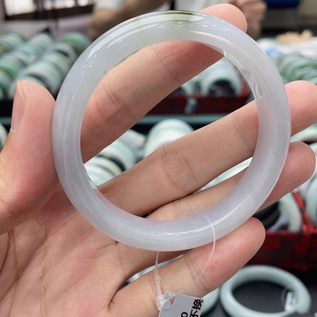 翡翠手镯未镶嵌手镯