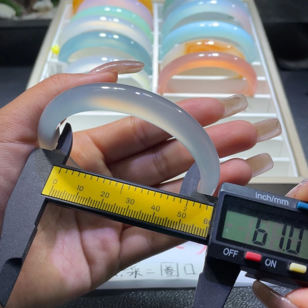 玛瑙/玉髓手镯未镶嵌