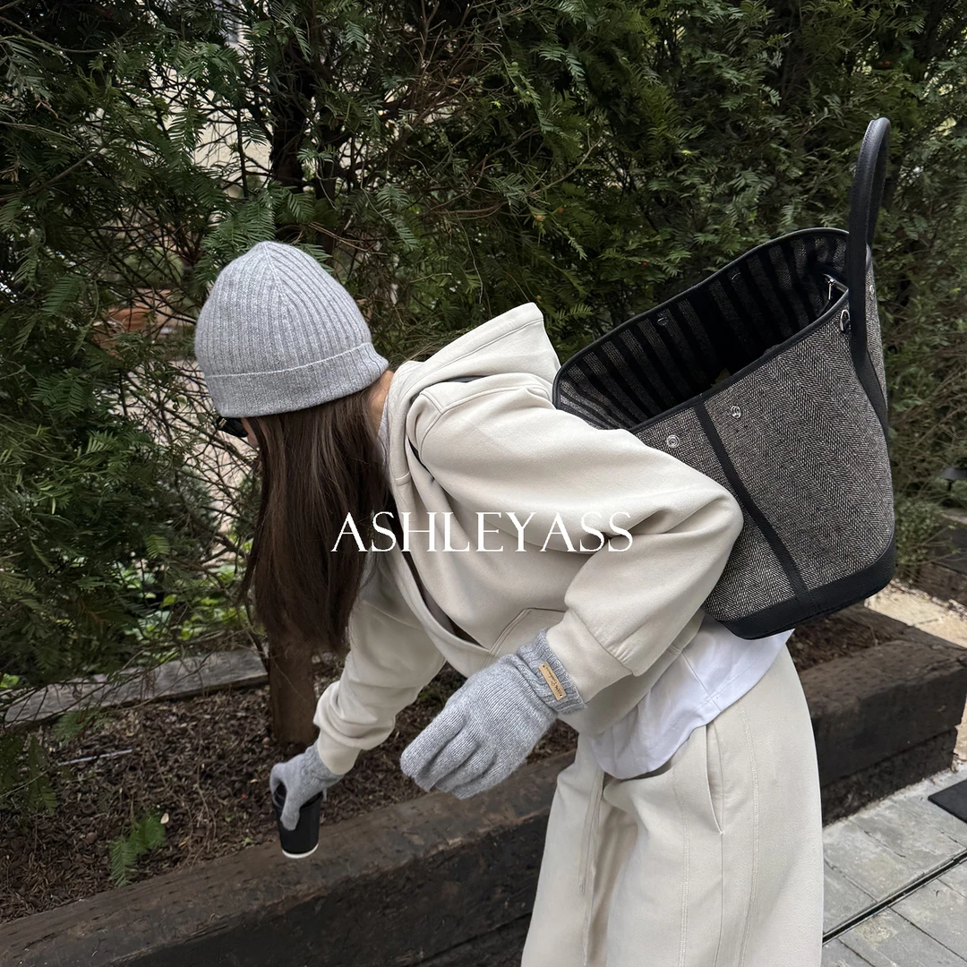 【ASHLEYASS】“空气卫衣  ”双面磨毛空气层大v领卫衣LSS241634C