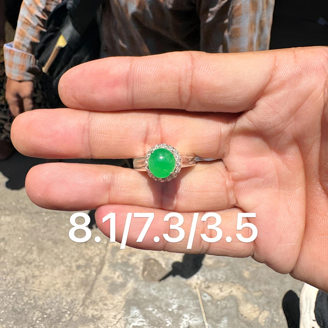 0627(小哪吒在源头)冰种翡翠木那阳绿戒面干净肉细杠味荧光足M100