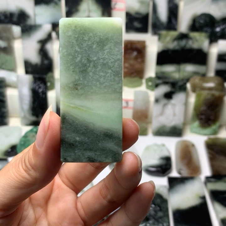 独山玉未镶嵌颈饰