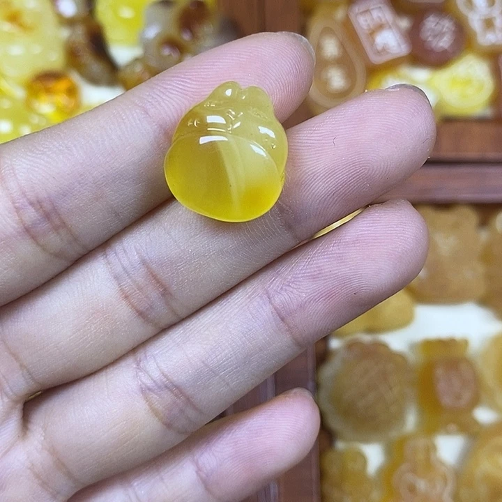 橄榄核吊坠龙猫77
