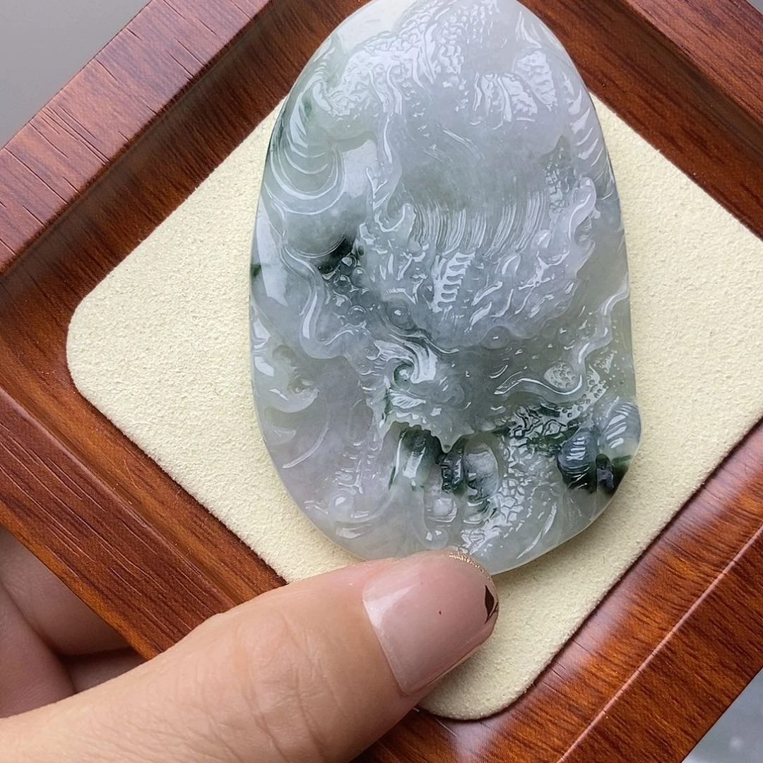 颈饰未镶嵌翡翠龙牌