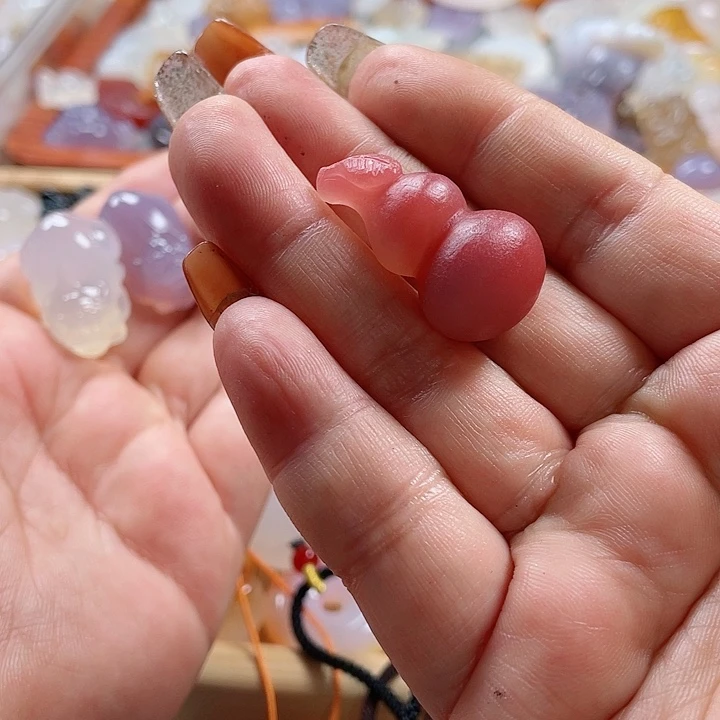 玛瑙/玉髓吊坠(赠链)未镶嵌平**?