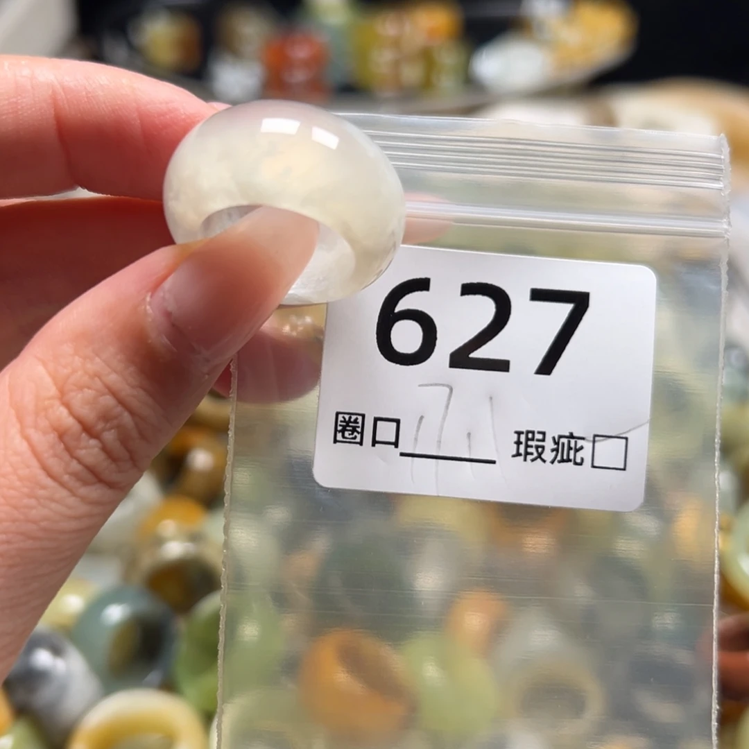 给***包蛇纹石玉未镶嵌戒指