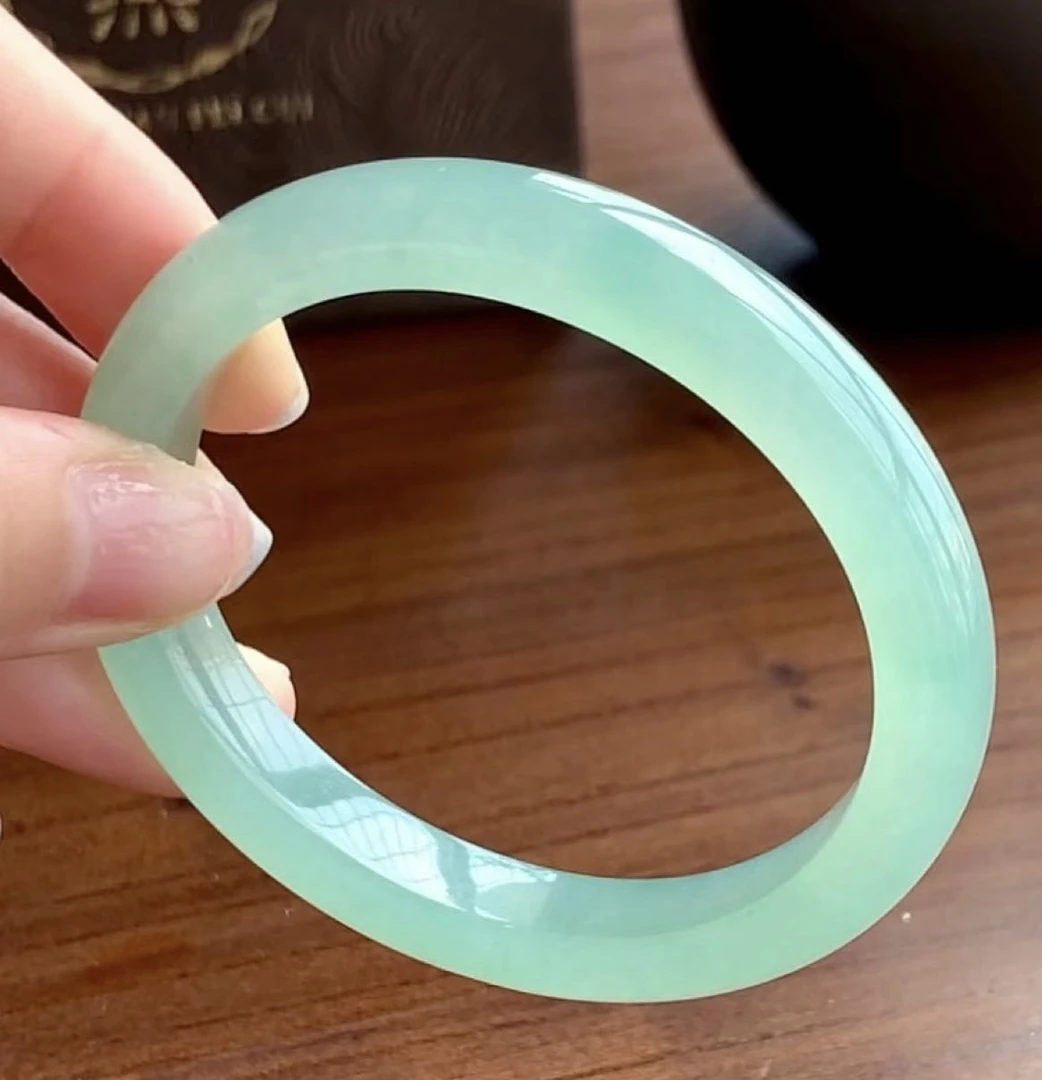 高品质冰飘花翡翠手镯