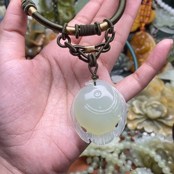 蛇纹石玉吊坠合金