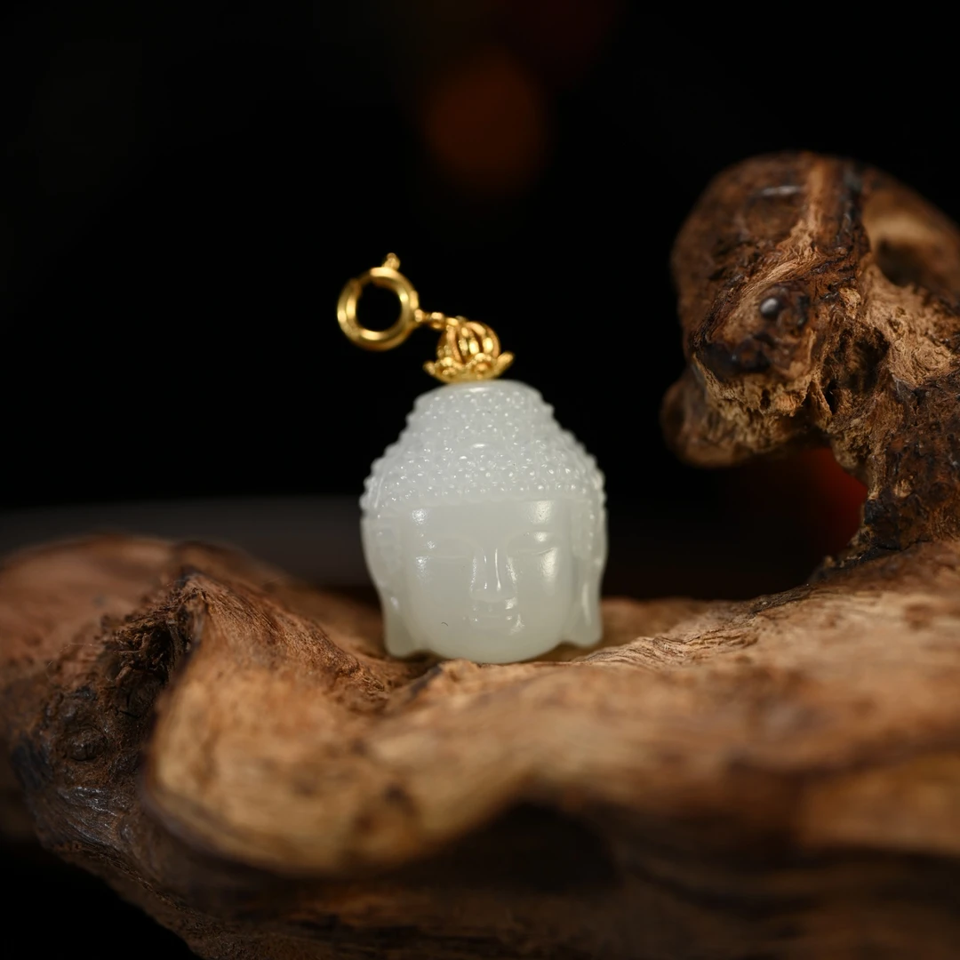 LOT8803 2512140199和田玉白玉佛头挂件/保利