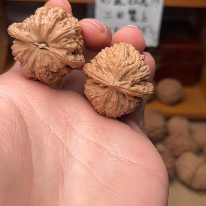 文玩核桃吊坠38全品球白