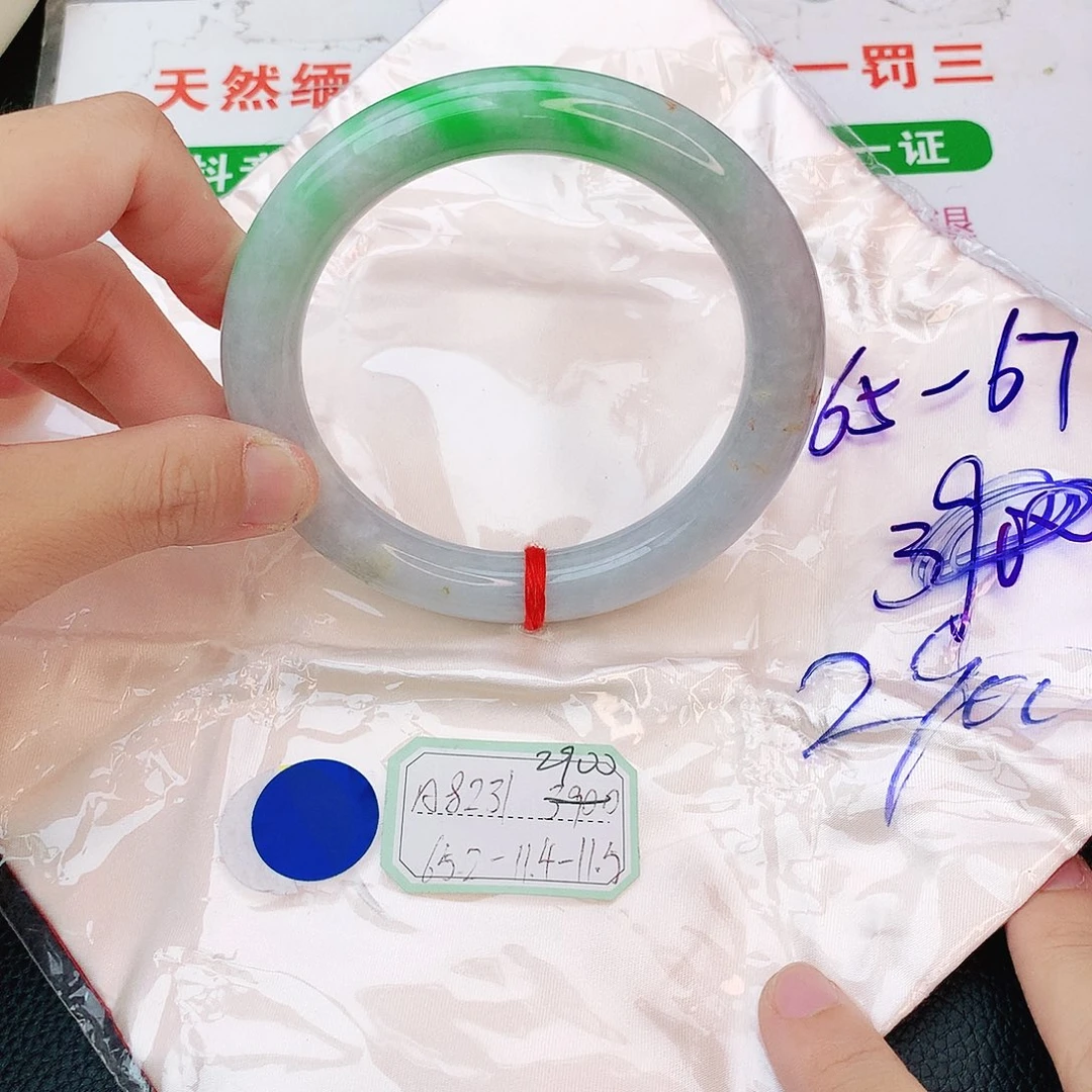 翡翠手镯未镶嵌翡翠