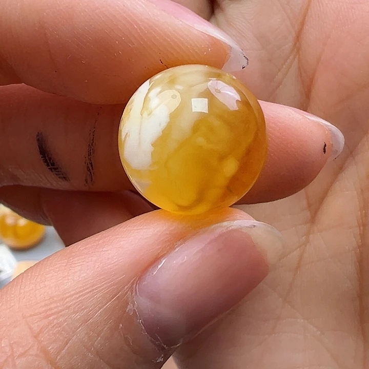 蜜蜡未镶嵌珠宝奇石