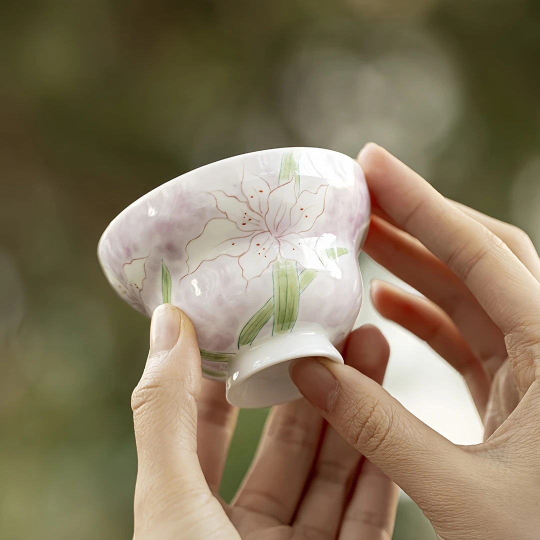 白瓷手绘葫芦茶杯茶具家用陶瓷墨染紫色百合花品茗杯百合紫