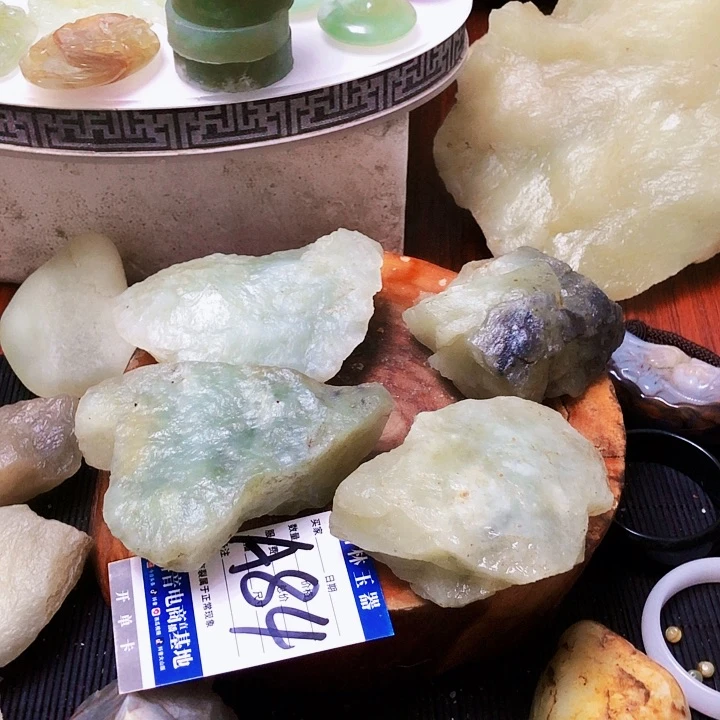 未镶嵌蛇纹石玉珠宝奇石