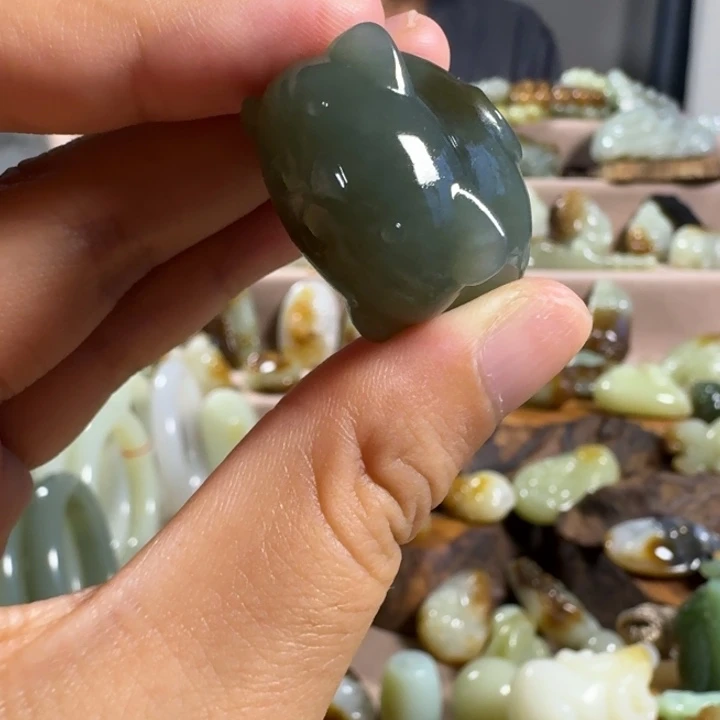 颈饰未镶嵌和田玉（糖玉）