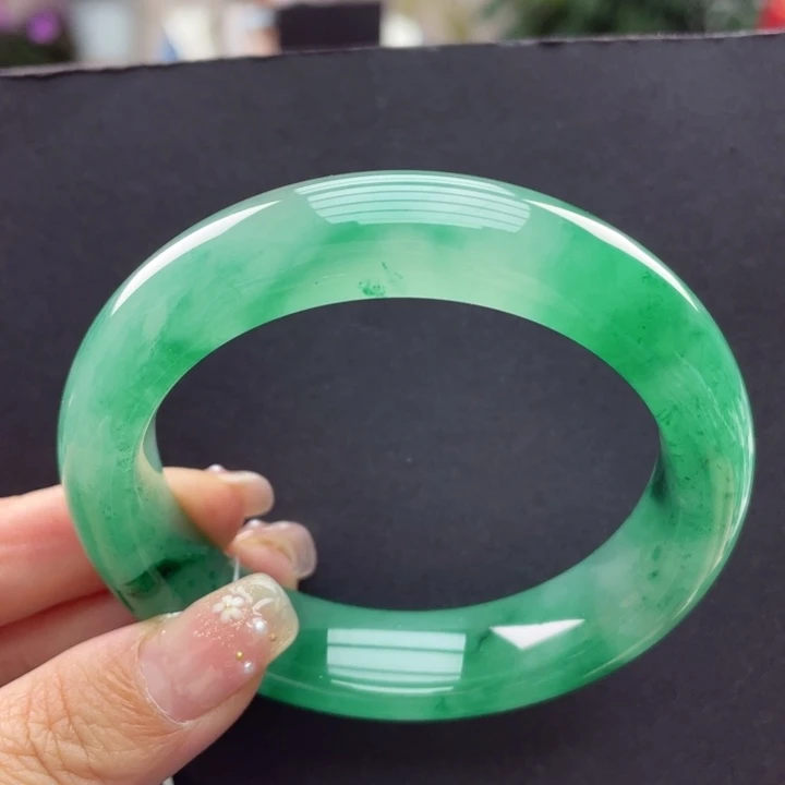 未镶嵌手镯石英质玉