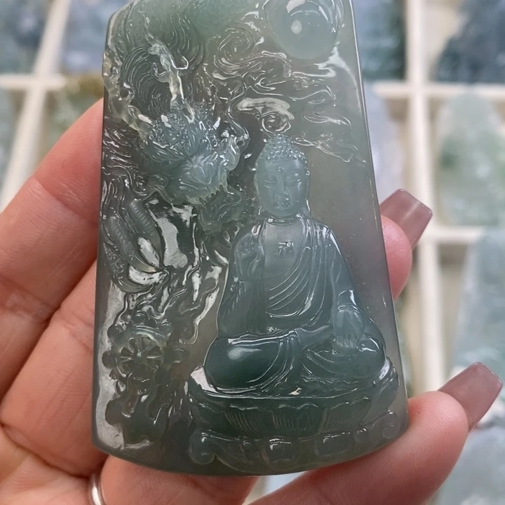 翡翠颈饰未镶嵌翡翠