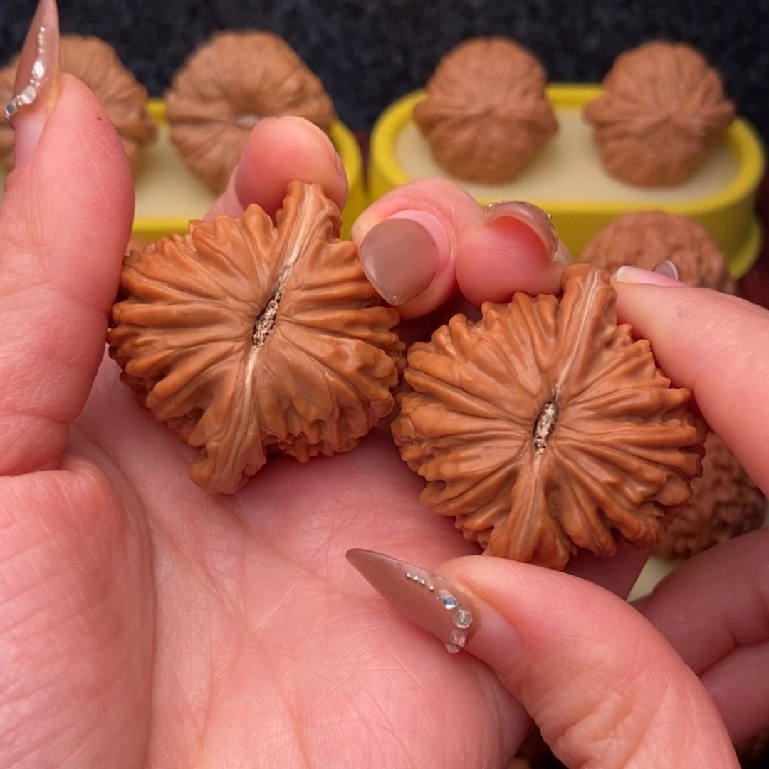 爱****文玩核桃把件42四座楼