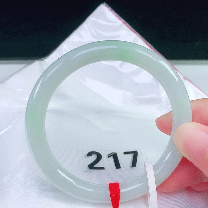 翡翠未镶嵌手镯（圆镯）56.6