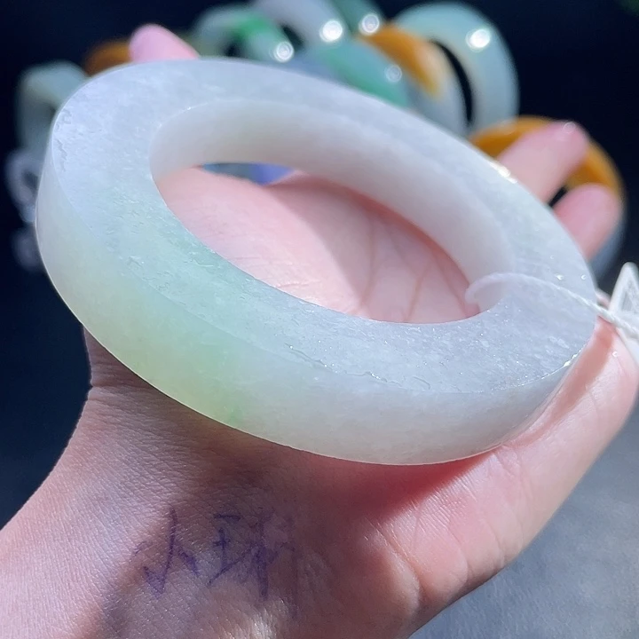 未镶嵌翡翠手镯定制翡翠