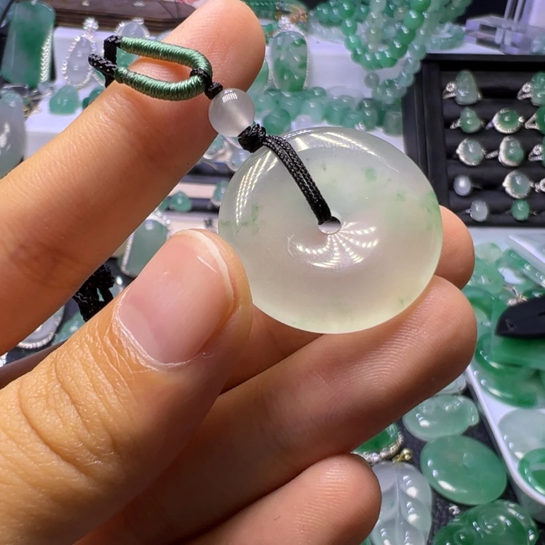 石英质玉（非洲翠）未镶嵌颈饰