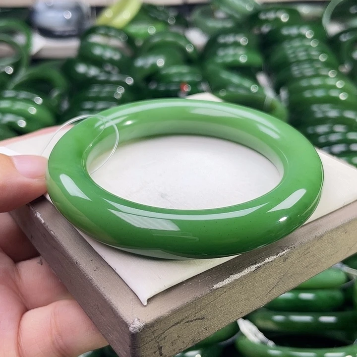 未镶嵌手镯和田玉（碧玉）