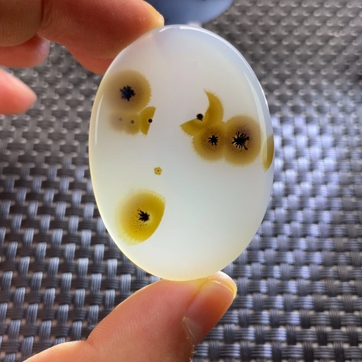 伟***伟玛瑙/玉髓未镶嵌颈饰