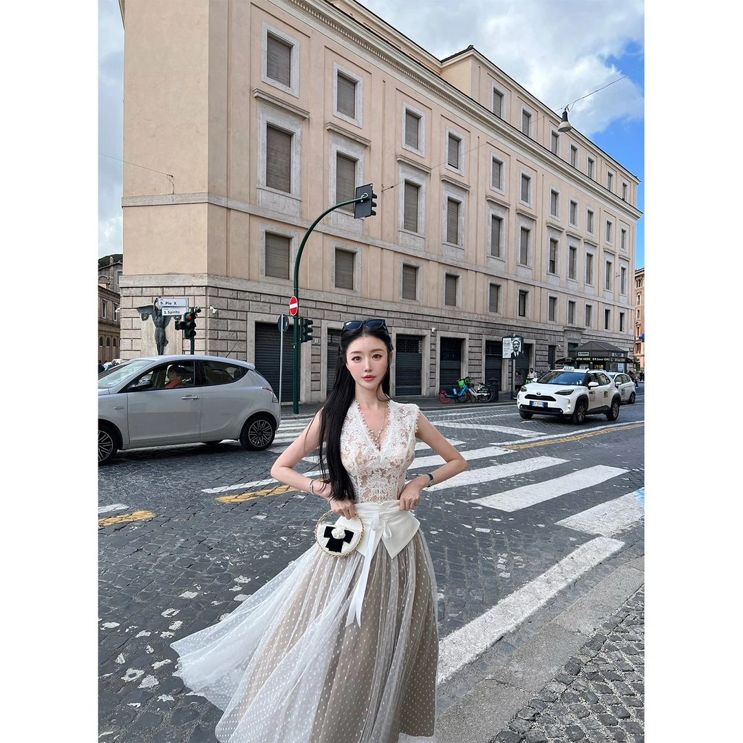 熊熊【艺术系女神】白富美无袖V领蕾丝上衣腰封波点网纱半裙套装