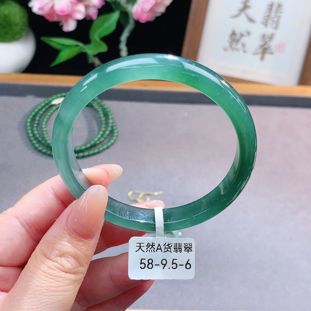 未镶嵌手镯（圆镯）翡翠