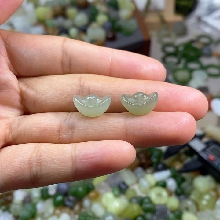 和田玉未镶嵌挂件68一个多样性发其一