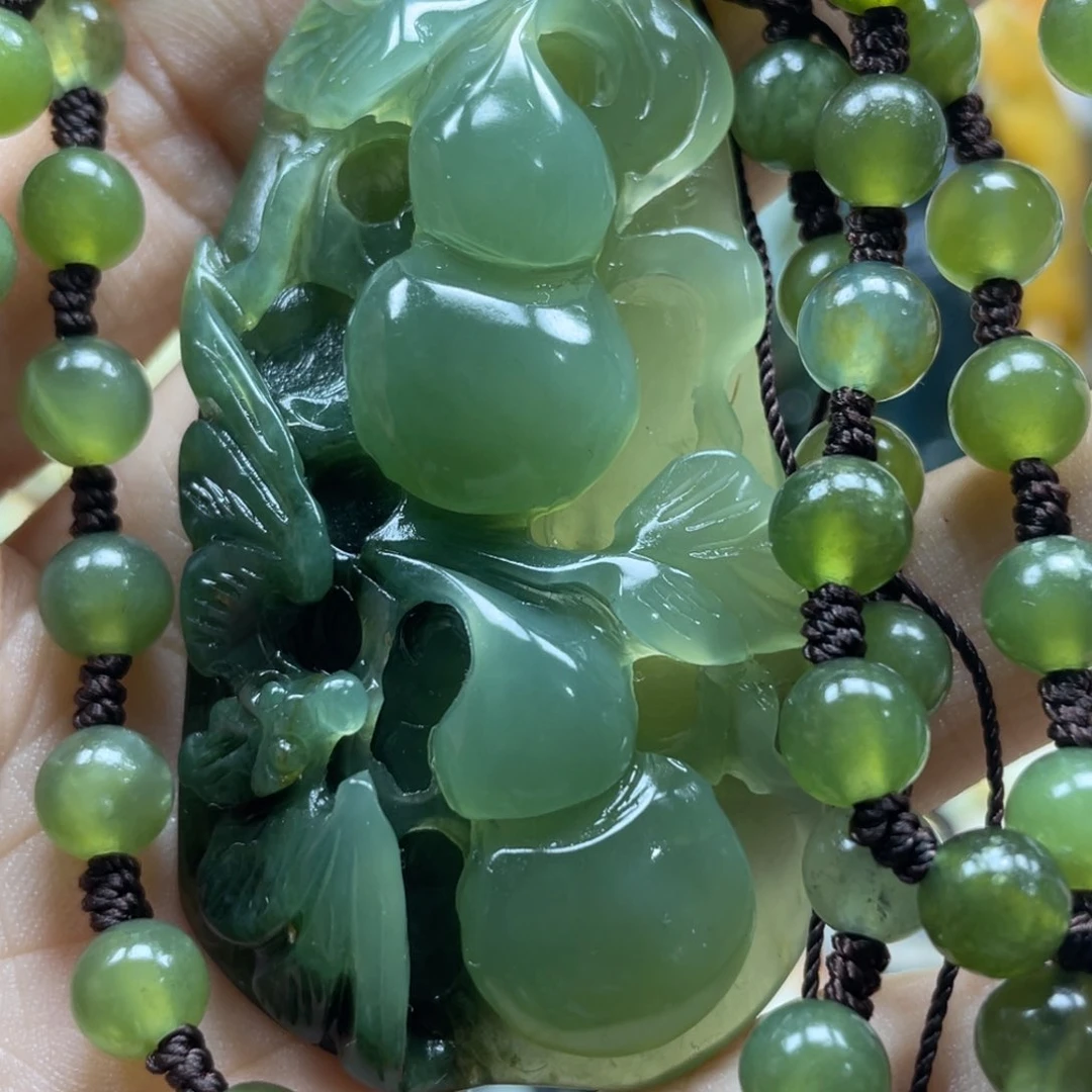 蛇纹石玉颈饰未镶嵌