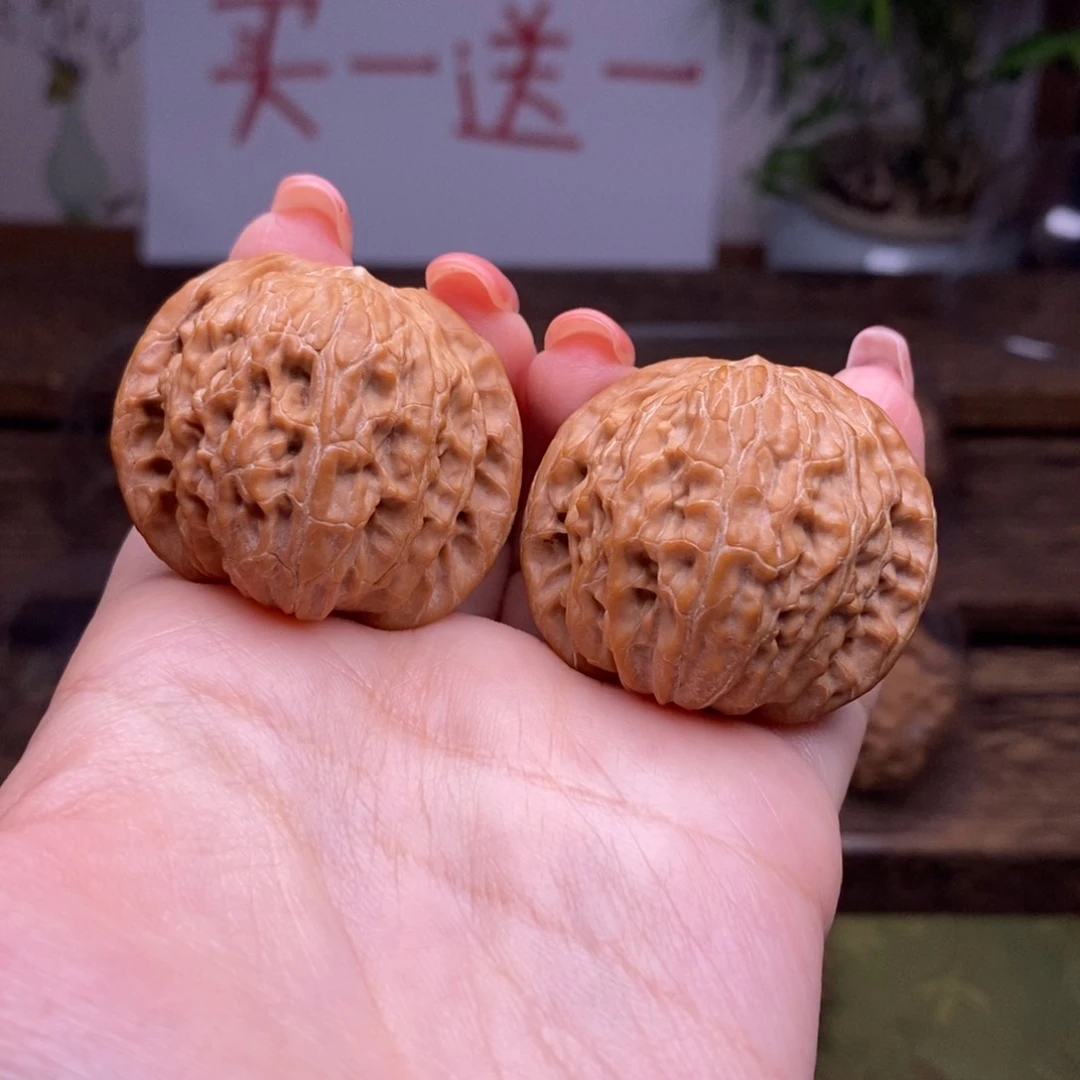 文玩核桃吊坠全品38尺山地无药磨盘红皮1829