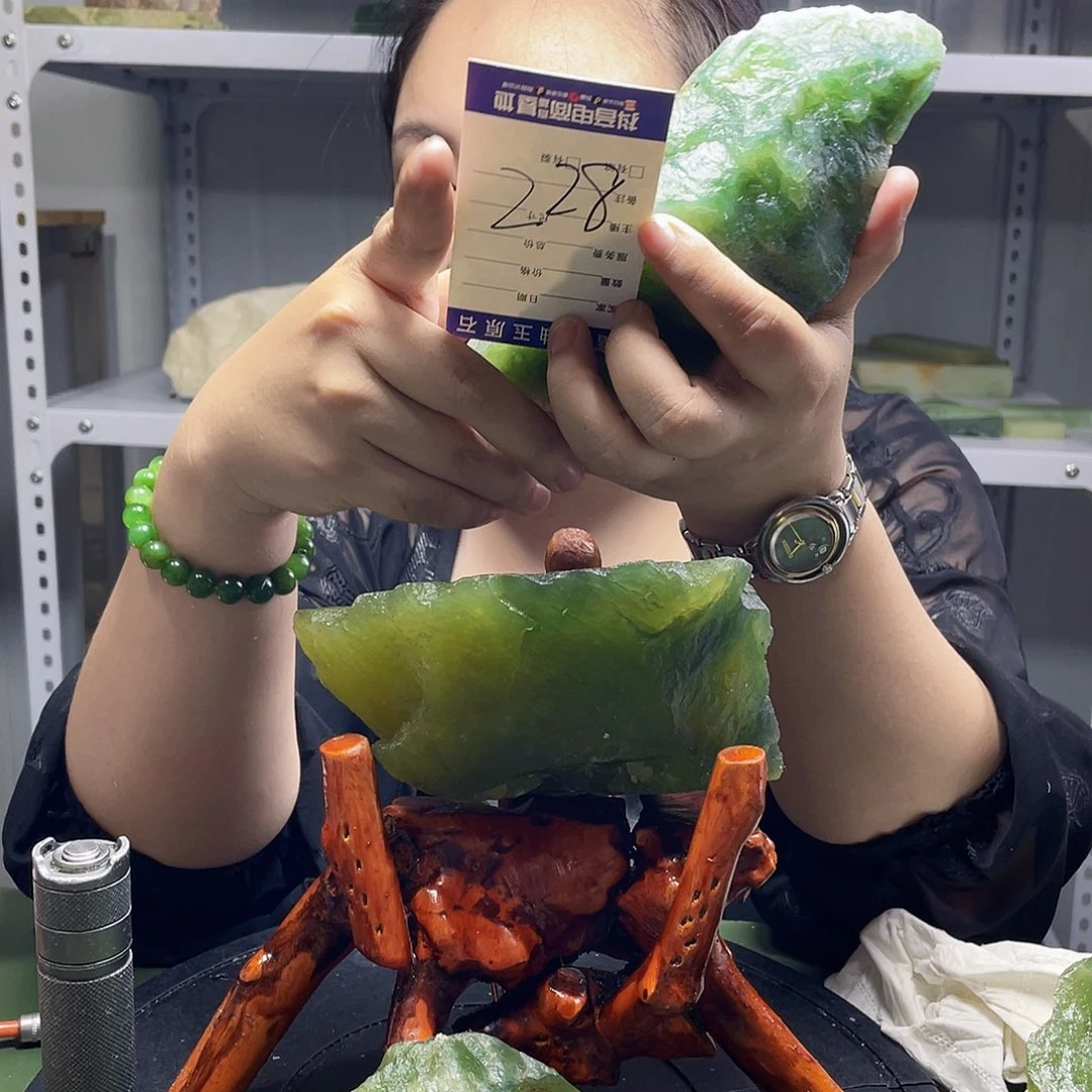 开***活蛇纹石玉未镶嵌珠宝奇石