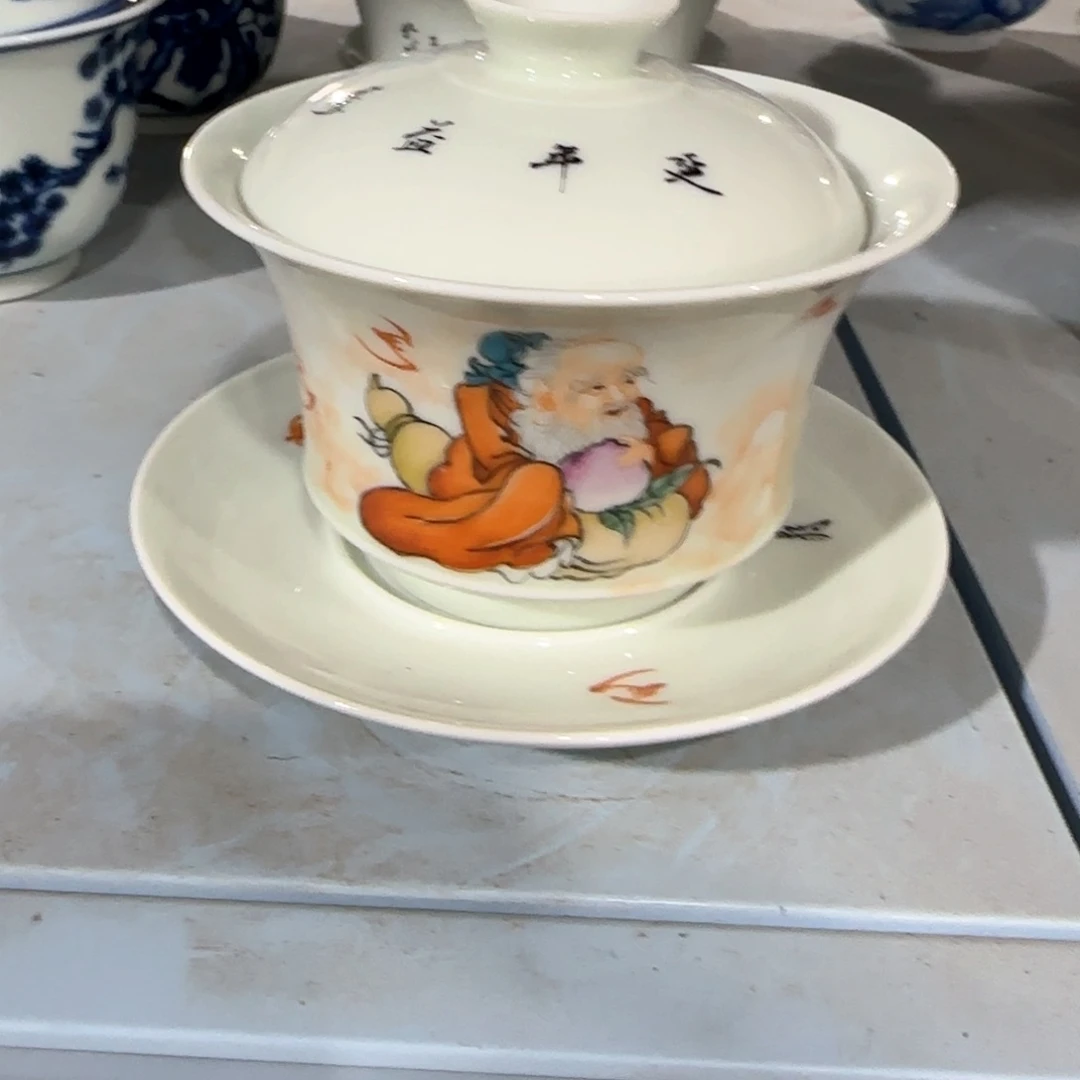 瓷片瓷器等为原料而形成独特艺术形式