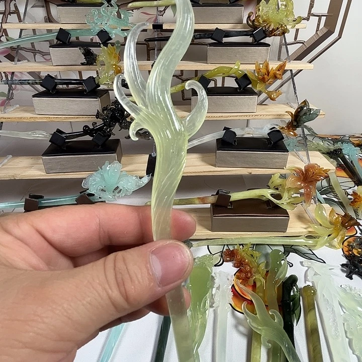 胖***的蛇纹石玉未镶嵌发簪