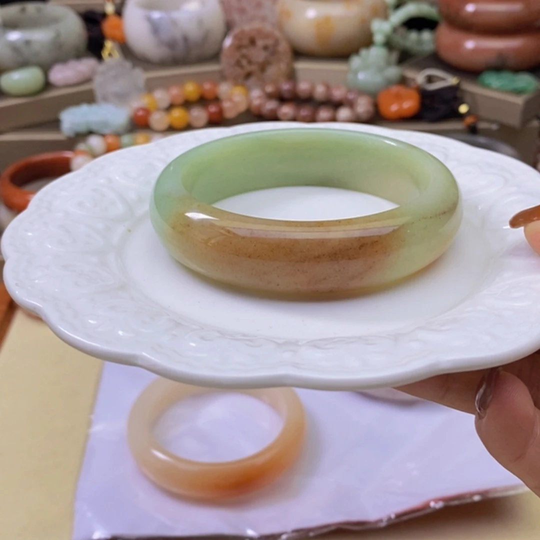 【闪购商品】未镶嵌手镯石英岩玉