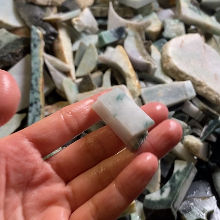 翡翠颈饰未镶嵌天然翡翠