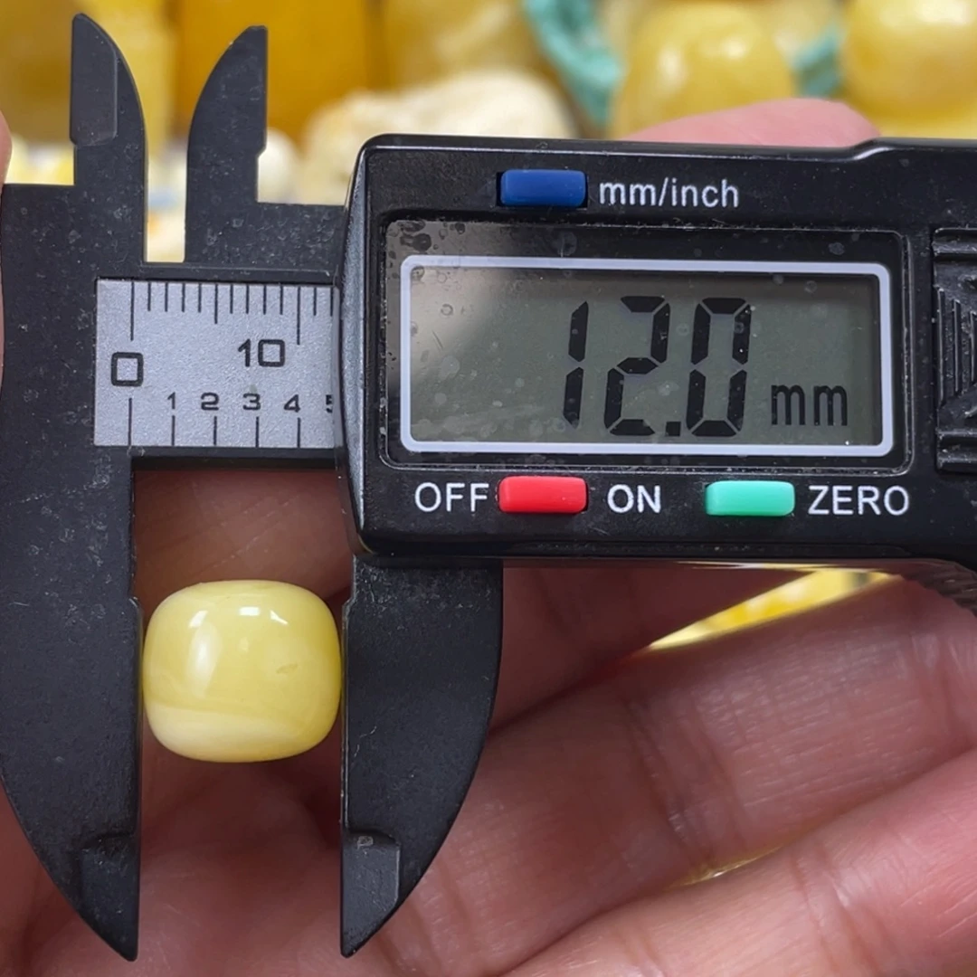 蜜蜡未镶嵌裸石4杂