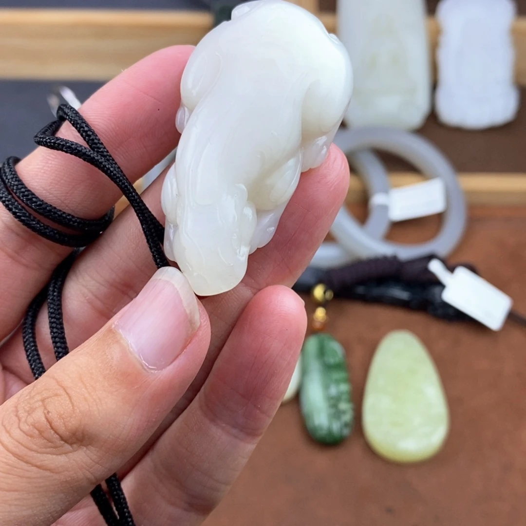 和田玉（糖玉）挂件未镶嵌