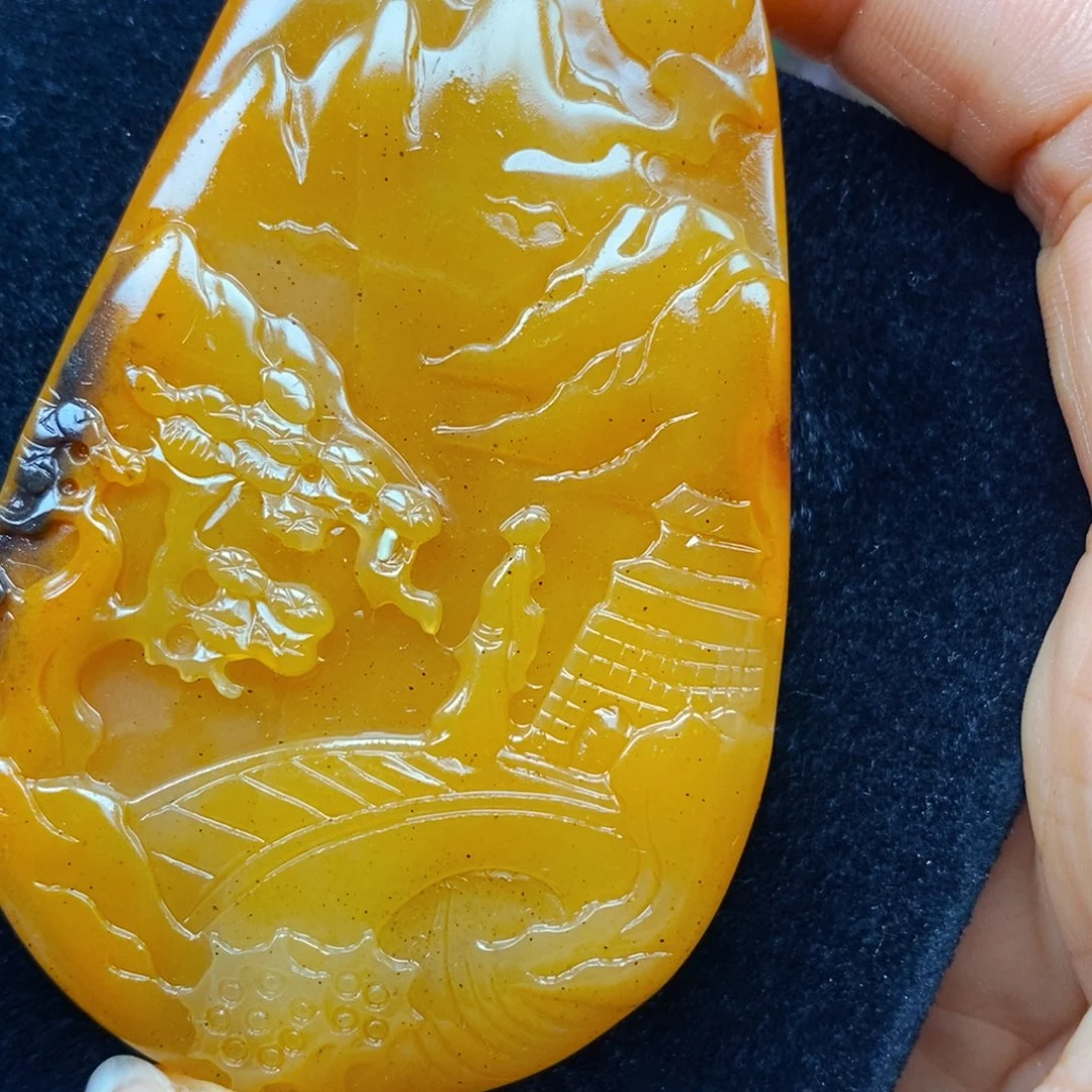 未镶嵌石英质玉（黄龙玉）颈饰