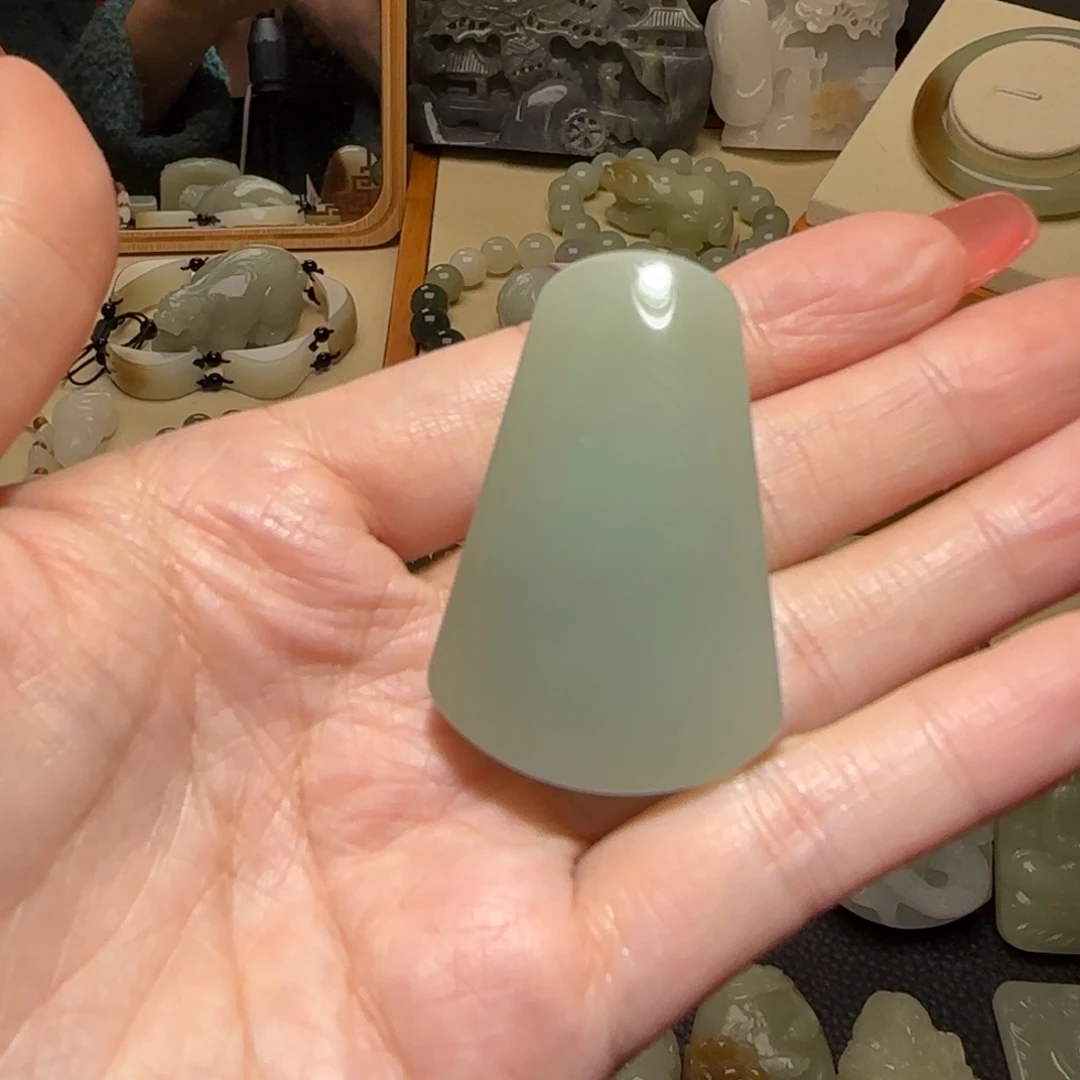 妻***量和田玉未镶嵌颈饰